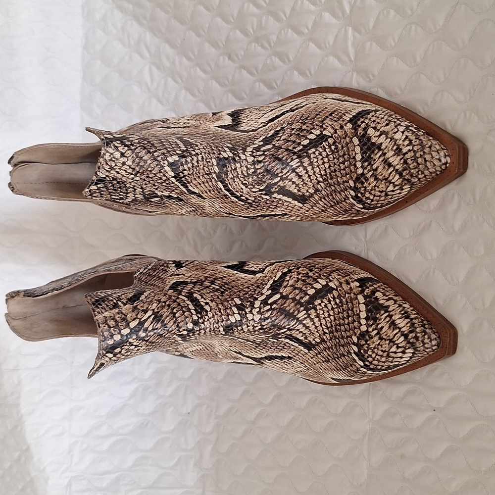 Vince Camuto Ankle Boots Size 6